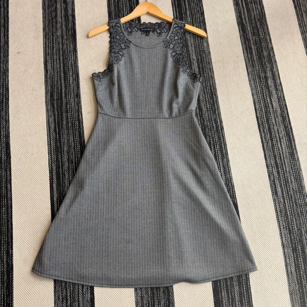 Banana‎ Republic Dress Womens Dark Gray Fit & Flay with Floral Embroidery Midi 6